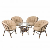 Комплект мебели из искусственного ротанга с бежевыми подушками