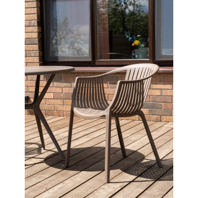 Комплект из полипропилена на террасу или кафе