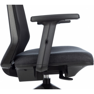 Кресло Бюрократ MC-611NL черный TW-01 38-418